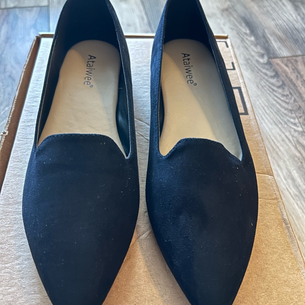 Ataiwee Black Suede Flats